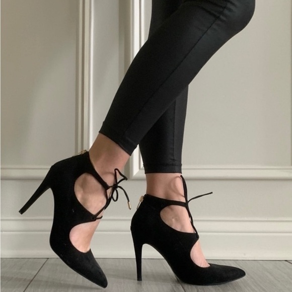 Marc Fisher Black Gold Lace up Heels Gently Preowned Size 7.5 - Picture 3 of 12